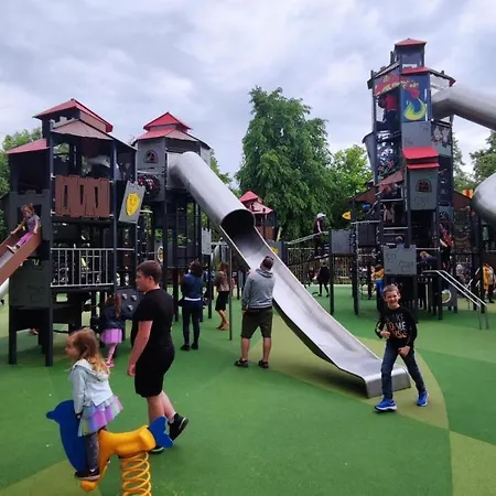 Juna - Nowoczesny W Centrum Z Widokiem Na Park Lägenhet Pruszków